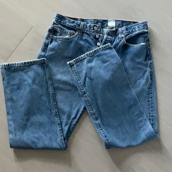 LEVI’s 501 Button Fly Jeans Med Wash 34/32 - Picture 2 of 5